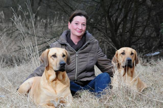 Ruth mit ihren Hunden